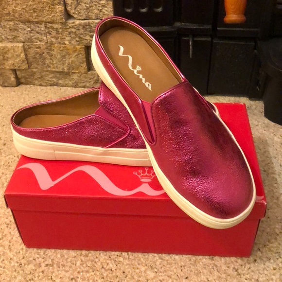 Nina Other - Girls Nina Size 5 Metalic Pink Slip On Sneakers 💞